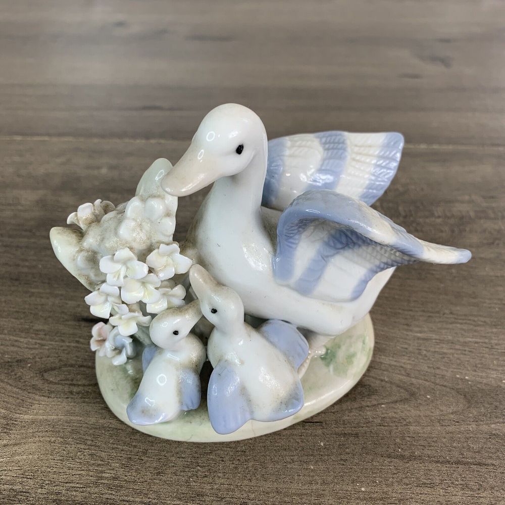 K's Collection Vintage Duck with Ducklings Porcelain Figurine Blue and White